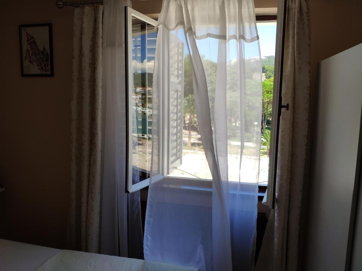 Rab-Centar Hotel Rab Town Ngoại thất bức ảnh
