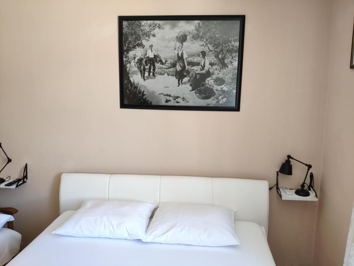 Rab-Centar Hotel Rab Town Ngoại thất bức ảnh