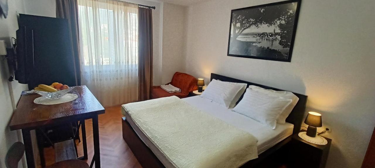 Rab-Centar Hotel Rab Town Ngoại thất bức ảnh