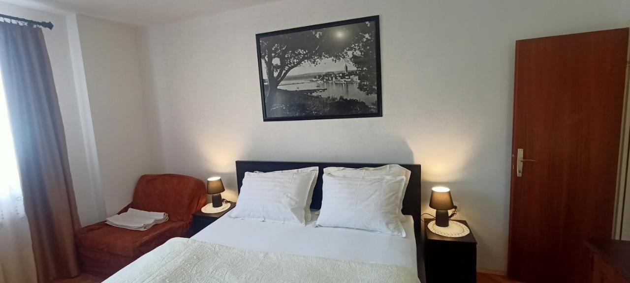Rab-Centar Hotel Rab Town Ngoại thất bức ảnh