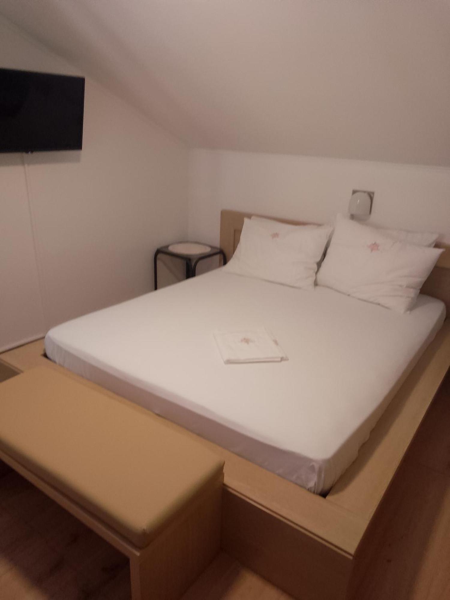 Rab-Centar Hotel Rab Town Ngoại thất bức ảnh